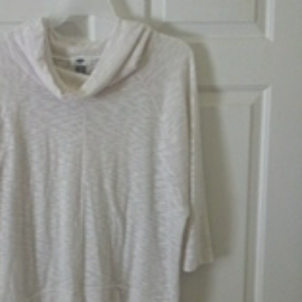 A sheer 3/4 sleeve shirt never been weared